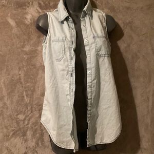 Japna pale chambray Blue Button up Top Size Small